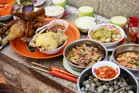 闽南人过中元节，要准备十几道菜祭祖，热闹又讲究，祈福平安健康图片