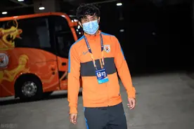 中超第八轮：山东鲁能抵达赛场，佩莱、费莱尼首发，蒿俊闵替补图片