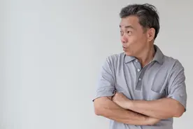 50岁不想给子女添负担，这3种工作不要求能力，轻松自由还很赚钱图片