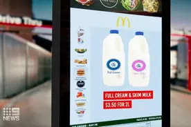 不想去超市？澳大利亚麦当劳汽车餐厅开始卖牛奶面包啦图片