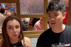 陈赫被错认成周杰伦？做火锅店老板生意好，跨行赚钱找网红宣传图片