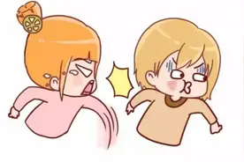 漫画：男友给我买了2500元的外套，我反手扇了他一巴掌图片