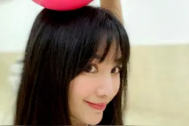 40岁柳岩晒健身照，S型曲线性感迷人，脸蛋比18岁小姑娘还耐看图片