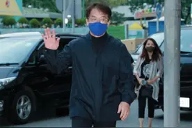 66岁成龙神情悲切，刘德华古天乐甄子丹现身，陈木胜追思会举行图片