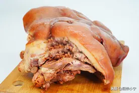 爱吃猪头肉的收藏了，买猪头肉遇到这4种，多便宜都不买，不新鲜图片