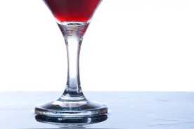 心理测试：选一杯鸡尾酒，测朋友眼中的你是什么样的？图片
