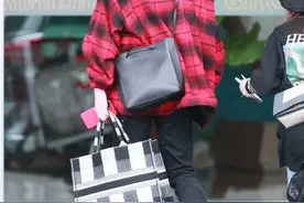 毛不易原名王维家，参加选秀后一炮而红图片