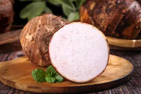 今日靓汤（香芋芡实杂菇素汤——润肠通便、健脾补气）图片