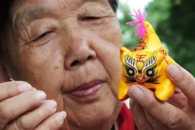 老虎馍、老虎鞋，虎虎生威；香布袋，挂艾草，驱邪避恶图片