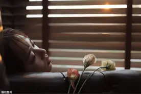 18岁女大学生的卑微初恋，爱情真不能一头热，醒醒吧姑娘图片