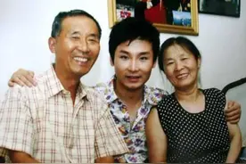 父亲节来临！还记得刘和刚在央视唱哭评委的那首父亲吗？图片