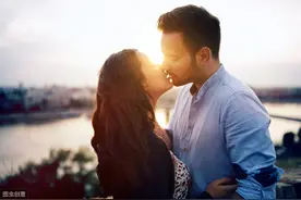男人说想你了，女人怎样回能拴住男人的心？图片