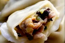 烟台特色美食，天鹅蛋水饺。一颗天鹅蛋包一顿饺子，真鲜美吃不够图片