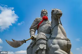 关羽中箭后，刮骨疗伤时，华佗已去世11年，到底谁给关羽做的手术图片