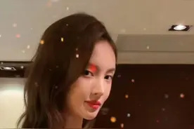 金晨瘦成竿？纸片人身材令人直呼分她20斤肉，实际身材超火辣图片