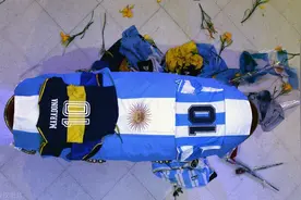 “一代球王”马拉多纳去世：曾靠足球为阿根廷打了一剂强心针，将享受国家英雄规格葬礼图片