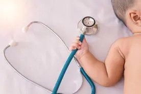 每个生命都是奇迹！只要家长不放弃，上天也会怜悯，让不该被放弃的孩子重获新生图片