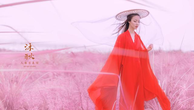 小说：少年舍身扑救美女主人，谁知法力低微，美女赶紧施法