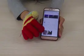 冬天玩手机手冷？一招制作触屏手套