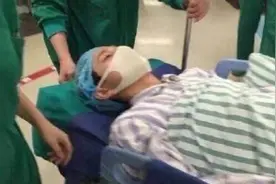 何炅被紧急送往医院进行手术，录节目时被异物扎伤