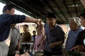 家里来了女同事做客，王贵高兴的出门买菜，还大出血买了排骨视频封面