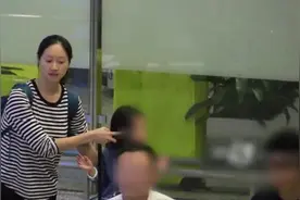沈佳妮带女儿现身机场，产后圆润了不少，网友：看起来很有女人味视频封面