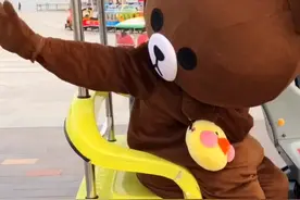 敢在我面前秀恩爱，最大的电灯泡是多少瓦来着……？视频封面