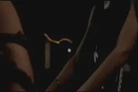 美女的“夺命剪刀脚”果然厉害，分分钟锁死劫匪！视频封面