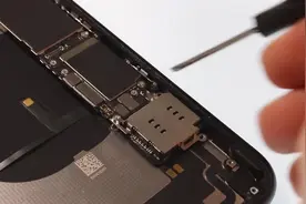 iPhone XR拆解过程视频封面