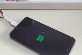 手机不能无线充电？手把手教你做个无线充电套装视频封面