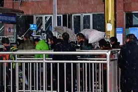 蚌埠“孔雀计划”公益活动让返乡人员免费乘车回家图片