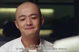 这哥们证明自己是纯爷们的方式有点不一样啊，旁人都看呆了