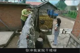 大清早两二货女吵架，看5遍笑5遍，没笑的找我，哈哈！视频封面