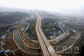 航拍中的华蓥市蓥城图片