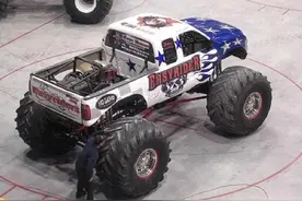 大脚怪越野没的说，把“汽车”改成坦克范，照样玩的嗨！图片