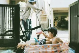 一面小镜子，或许就能解决宝宝洗头这个世纪难题图片