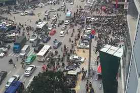 吴川车主小心，春节临近，吴川交警严肃查处违章停车！图片