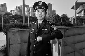 王振华：空中飞人，为办案一年跑遍大半个中国图片