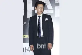 TOP入伍成Bigbang第一人 穿西装我只服腿长肤白的TOP图片