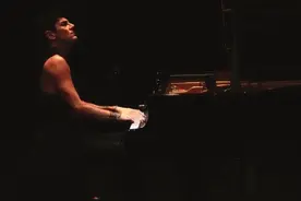 钢琴圣手马克西姆炫技甘肃大剧院 金城观众如痴如醉图片