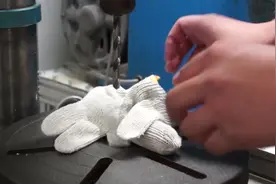 为什么不能戴手套操作旋转类机床，实验告诉了我们答案！