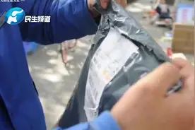 快递小哥演示正确的开包方式：这样做，相当于少砍伐10万棵树木