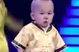 30岁小伙虽然只有60厘米高，但歌声征服了观众视频封面