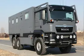 讲解2016 超级越野房车8x8驱阿莫迪罗远征者视频封面