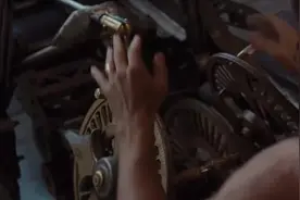 六条腿的外星宠物狗速度堪比闪电侠 钢铁城市四处肆虐