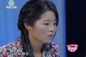 女子20年前救了小伙一条命，时隔多年后回来报恩，老人失控大哭！视频封面