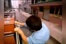 成龙的特技 特技人的日常操练 龙哥亲身示范警察故事危险动作视频封面