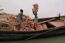 印度牛人还能这么搬砖头，你见过吗？这是开挂的感觉。视频封面