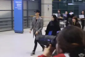 EXO-走错方向的世勋 仁川机场接机，这一脸懵逼的样子视频封面