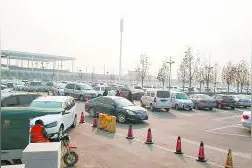 河北保定三大站停车场如何收费？记者帮您打探图片